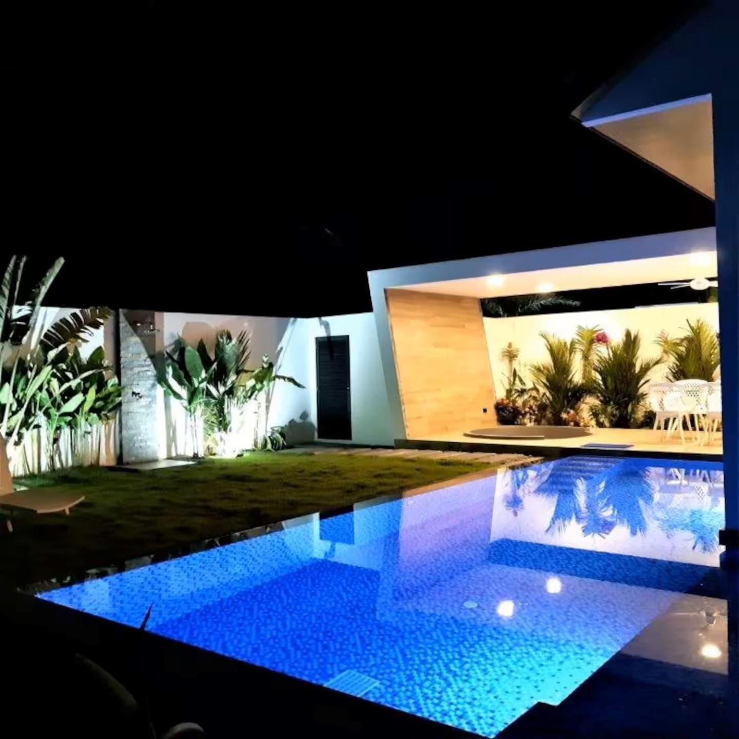 01 - Beach Villa Retreat Phuket Buitenkant foto